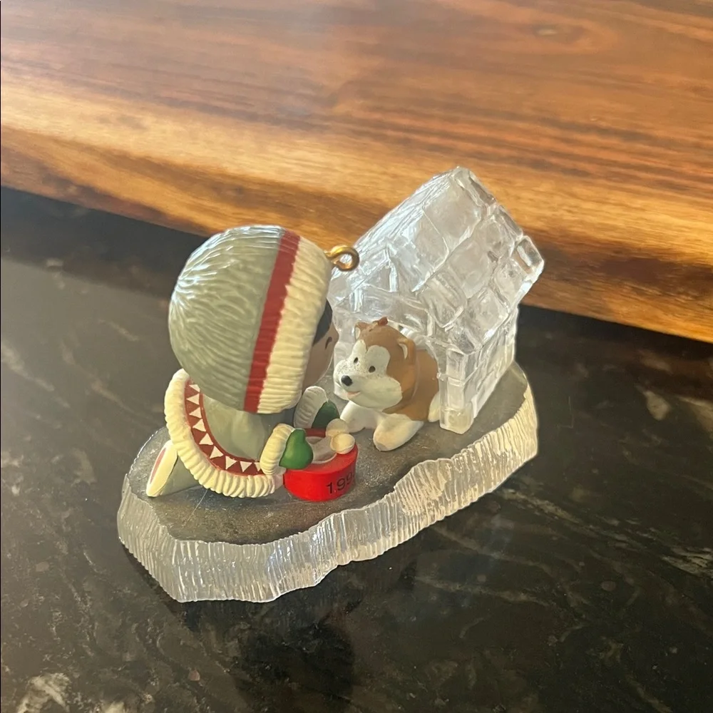Hallmark Holiday Ornament 1993 Frosty Friends #14 Doghouse